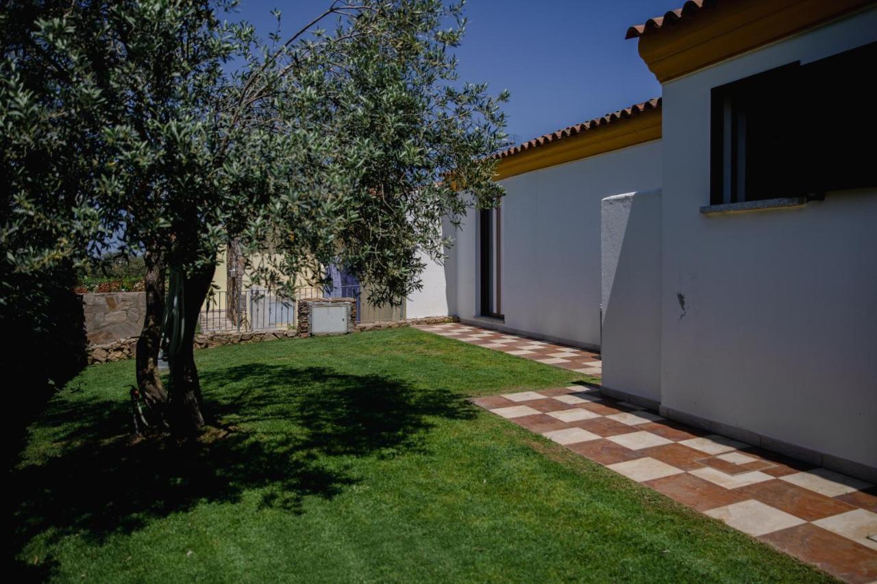 Villa Le Residenze Di Baia Sant'Anna Tanaunella Exterior foto