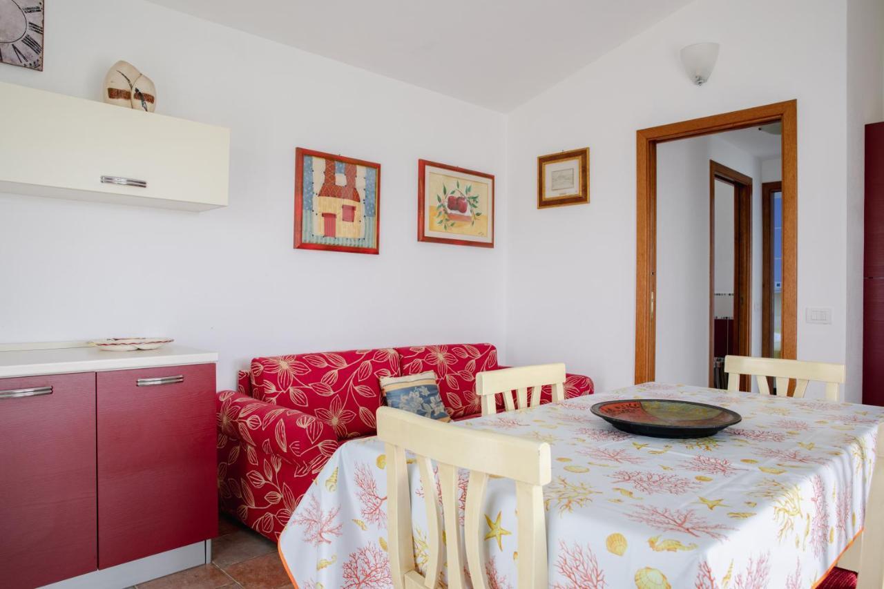 Villa Le Residenze Di Baia Sant'Anna Tanaunella Exterior foto