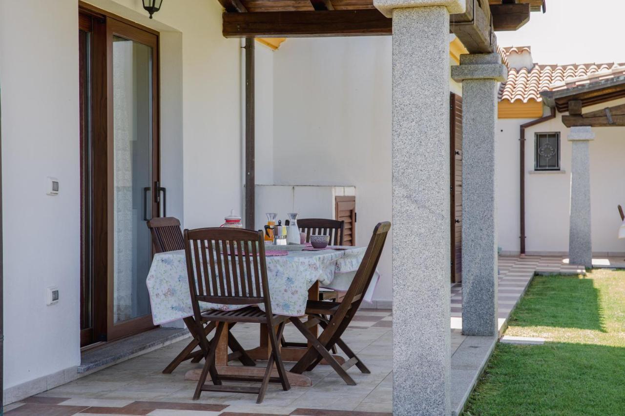 Villa Le Residenze Di Baia Sant'Anna Tanaunella Exterior foto