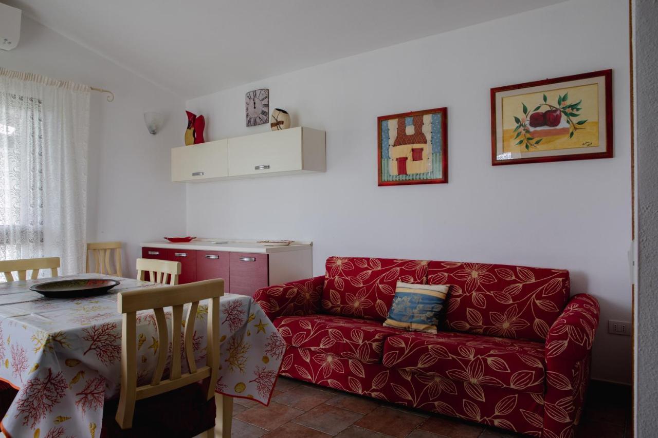 Villa Le Residenze Di Baia Sant'Anna Tanaunella Exterior foto